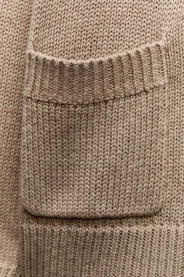 Sweater with two front pocket. - Image 4